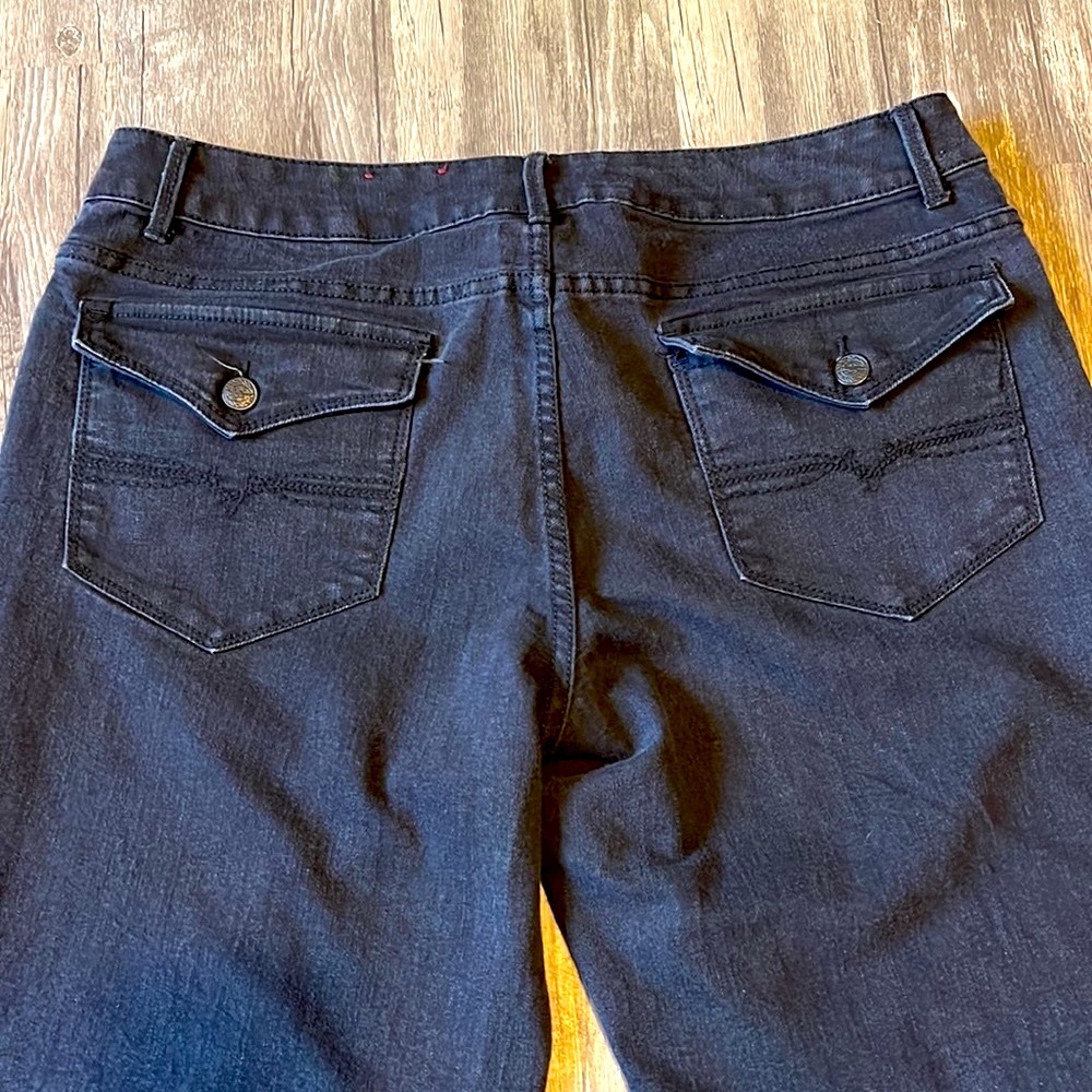 ~FADED GLORY~ BLACK JEANS. CURVY BOOT Size 14A. Button back pockets.